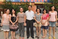 粉丝与杭老师留影