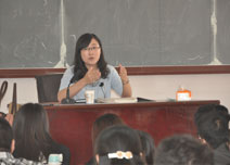 黄洁洵老师讲课中