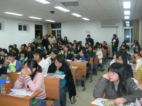 学生积极参加范老师的讲座