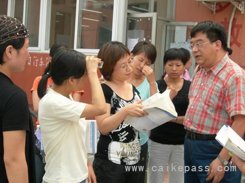 范永亮老师为学员解答疑难问题