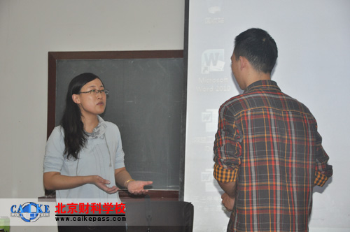 黄洁洵老师为学员答疑