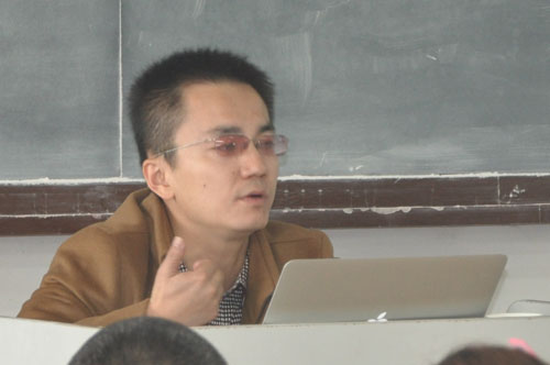 章珩老师正在讲课