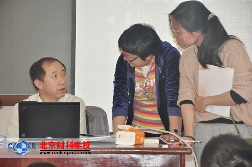 张志凤老师为学员解答疑解难