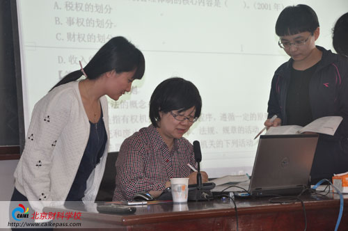 刘颖老师为学员答疑