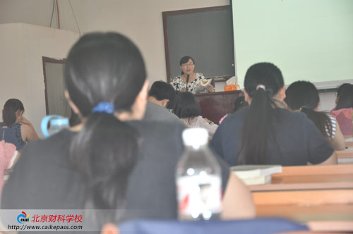 2015年注册会计师经济法名师黄洁洵老师课堂现场